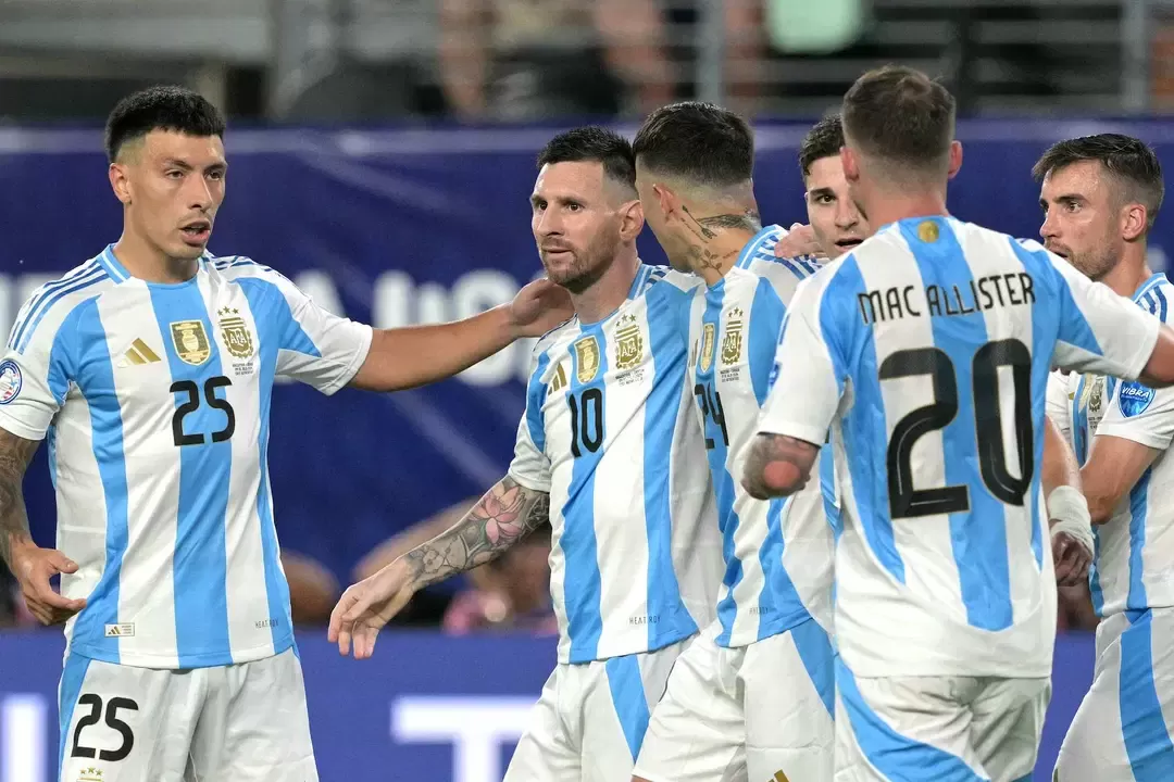 Lionel Messi mencetak gol pertamanya untuk Argentina di Copa America 2024 setelah menang 2-0 atas Kanada, Rabu (10/7).  (copa america)