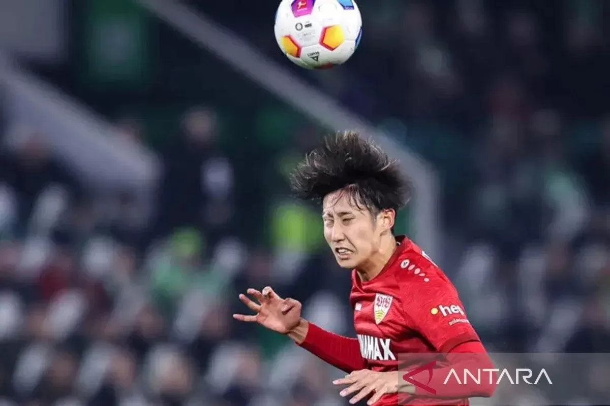 Bek Jepang Hiroki Ito resmi bergabung dengan Bayern Muenchen dari VFB Stuttgart, Jumat (14/6/2024). ANTARA/AFP/Ronny Hartmann/am. 